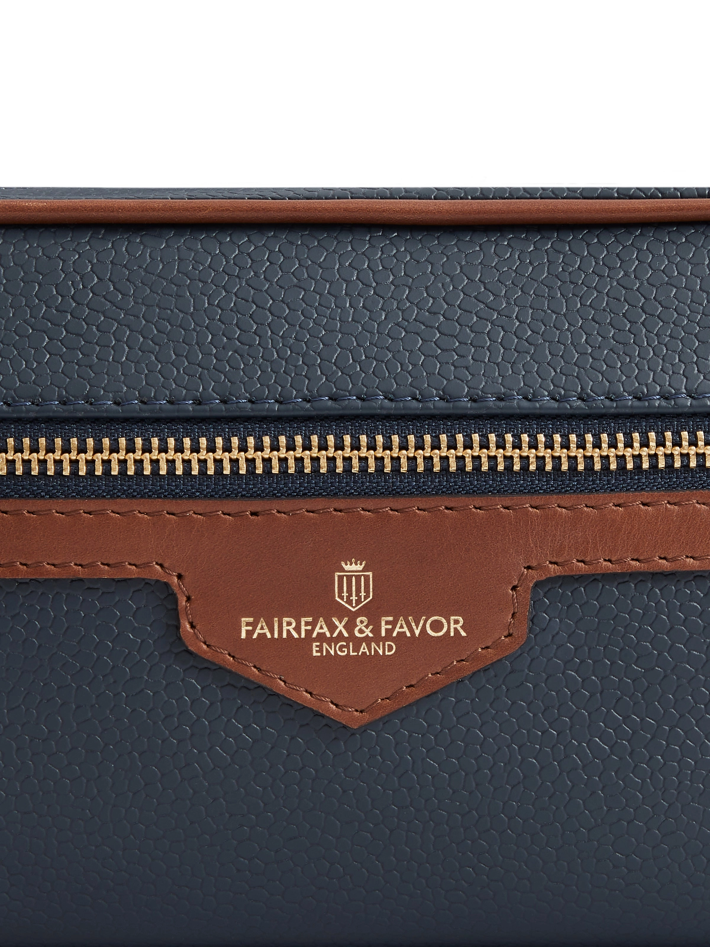 Britannia Washbag - Navy Scotchgrain