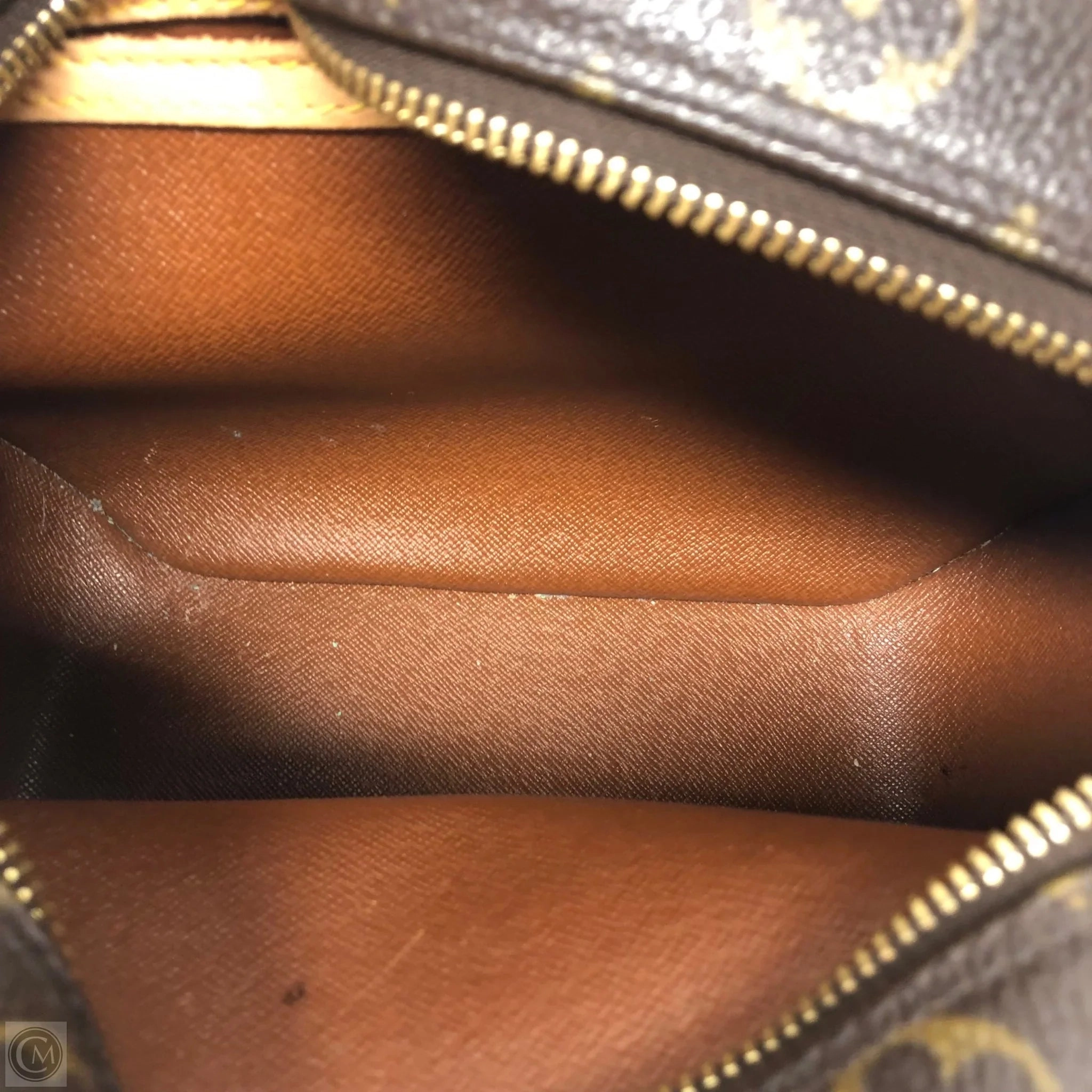 Crossbody Luxury Designer By Louis Vuitton, Size: Medium