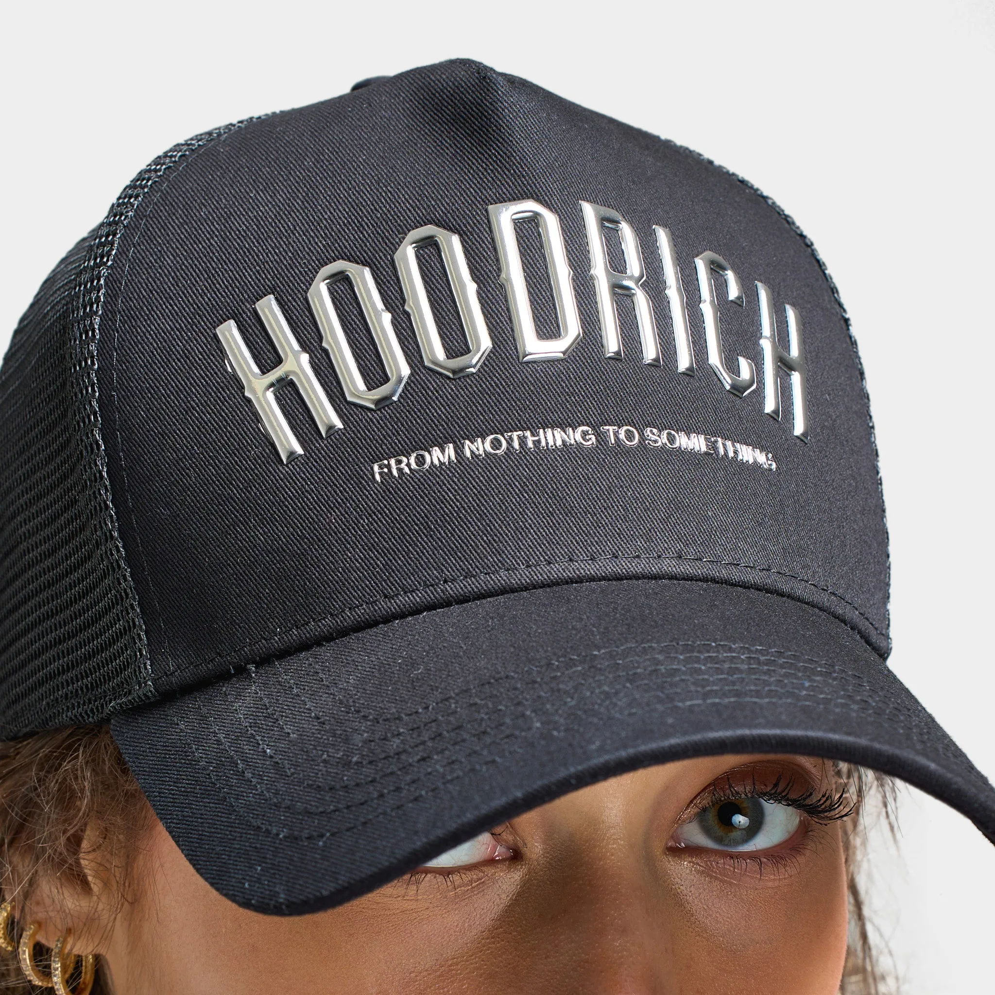 Hoodrich Chromatic V2 5 Panel Trucker Cap Black / Silver