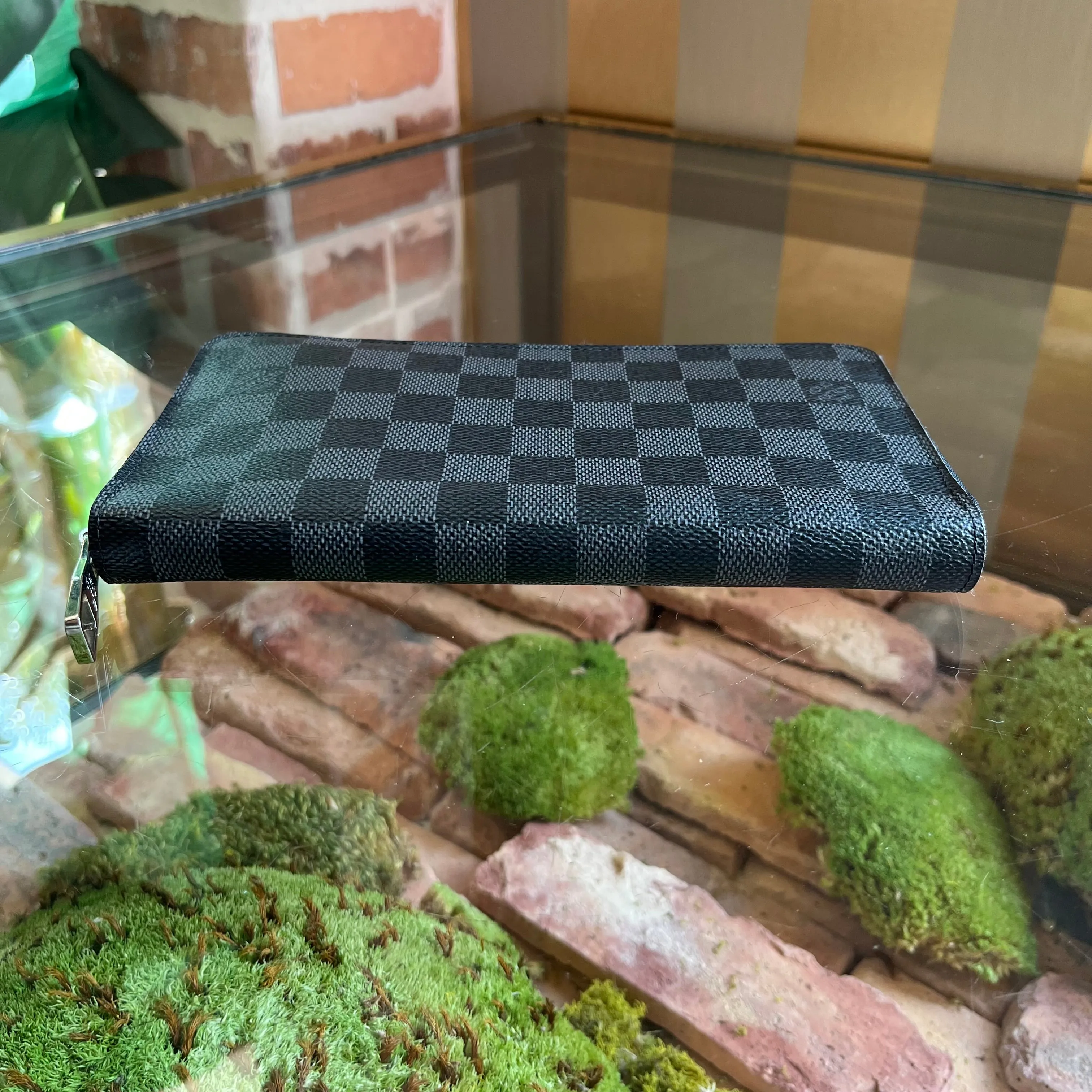 LOUIS VUITTON Damier Graphite Zippy Organizer Wallet