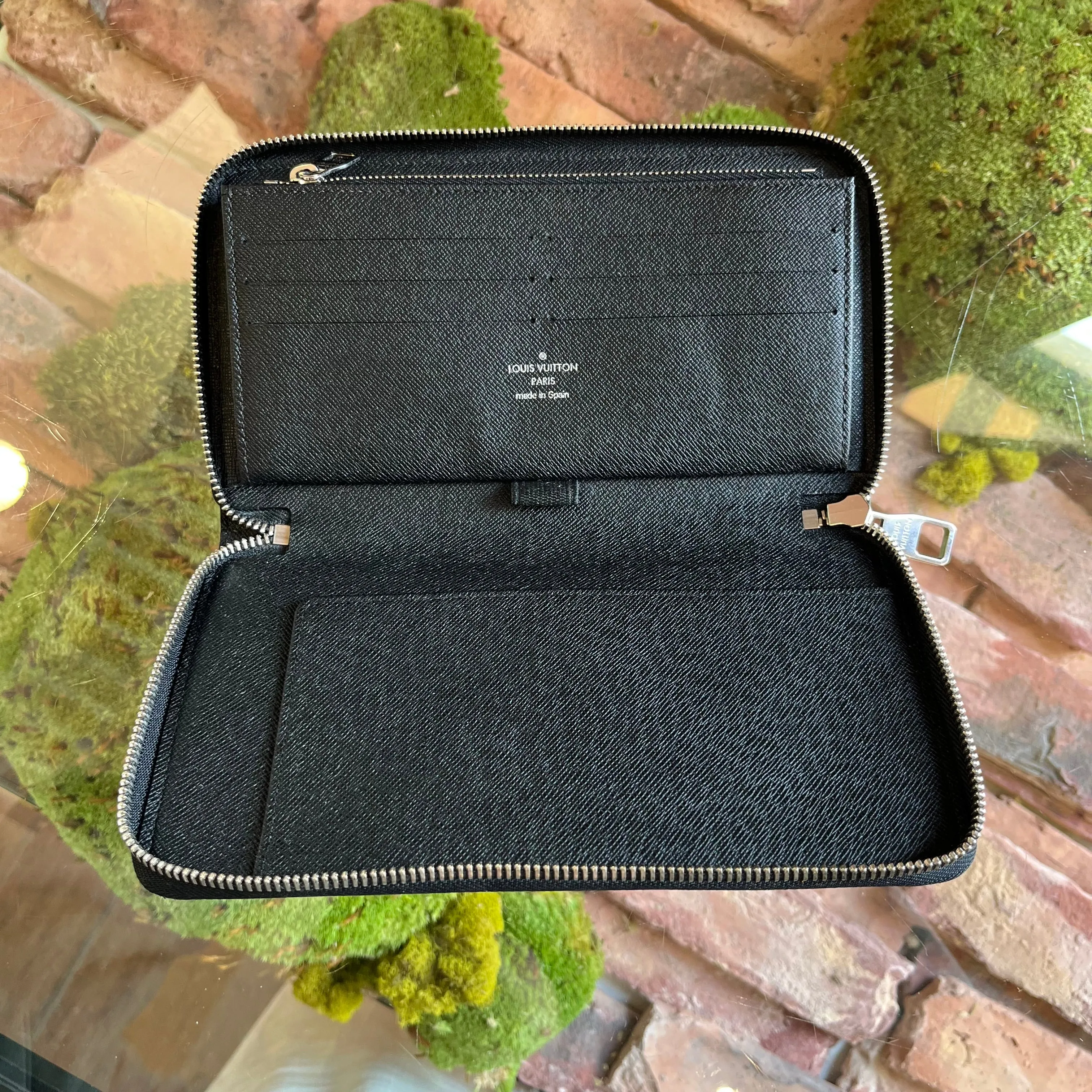LOUIS VUITTON Damier Graphite Zippy Organizer Wallet