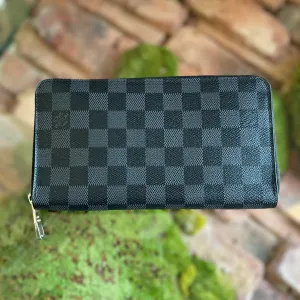 LOUIS VUITTON Damier Graphite Zippy Organizer Wallet