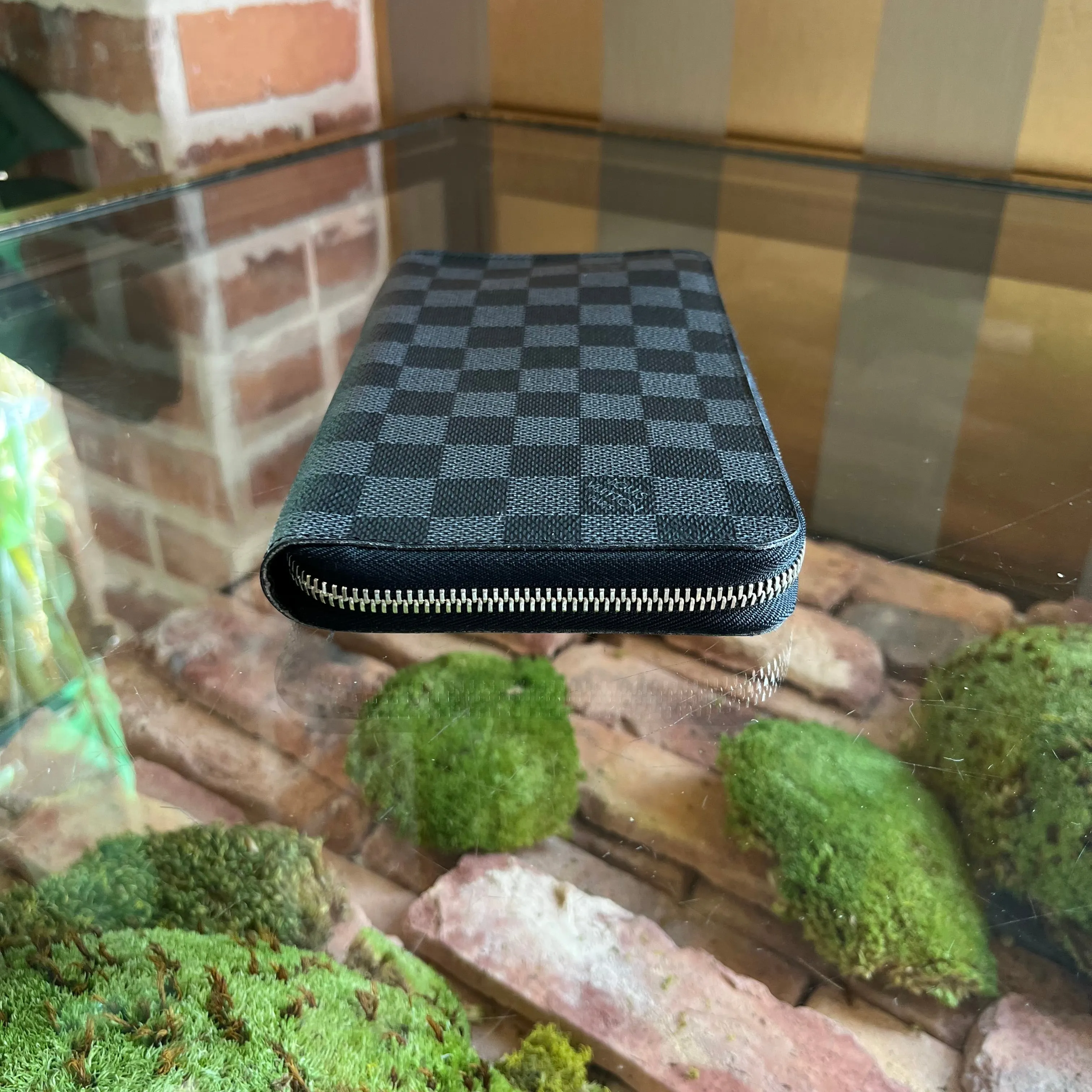 LOUIS VUITTON Damier Graphite Zippy Organizer Wallet