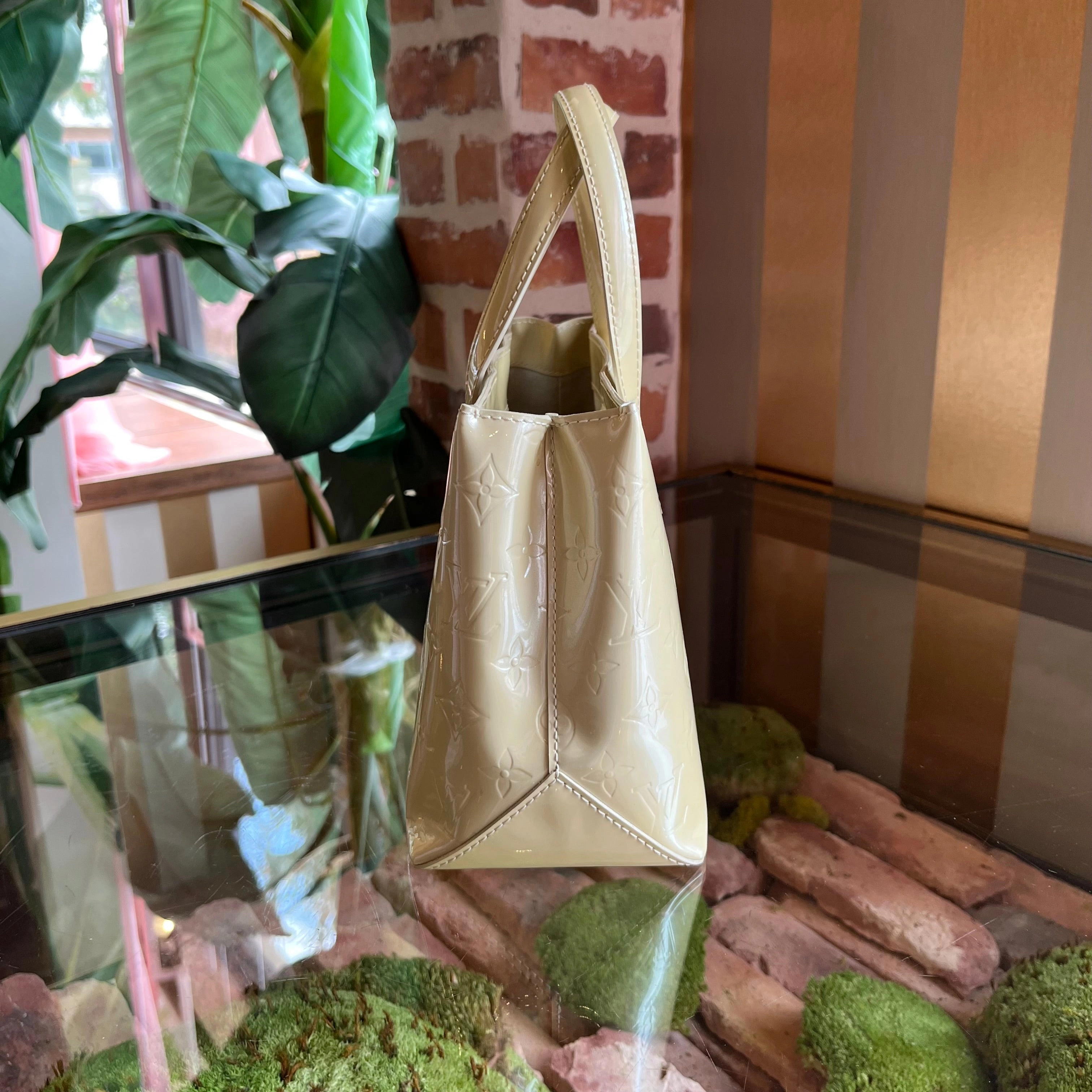 LOUIS VUITTON Wilshire Ivory Vernis PM Tote