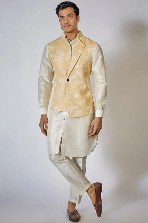 Yellow Shaded Kurta Set With Embroidered Jacket