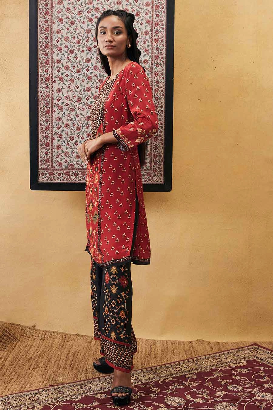 Zahra Embroidered Kurta Set
